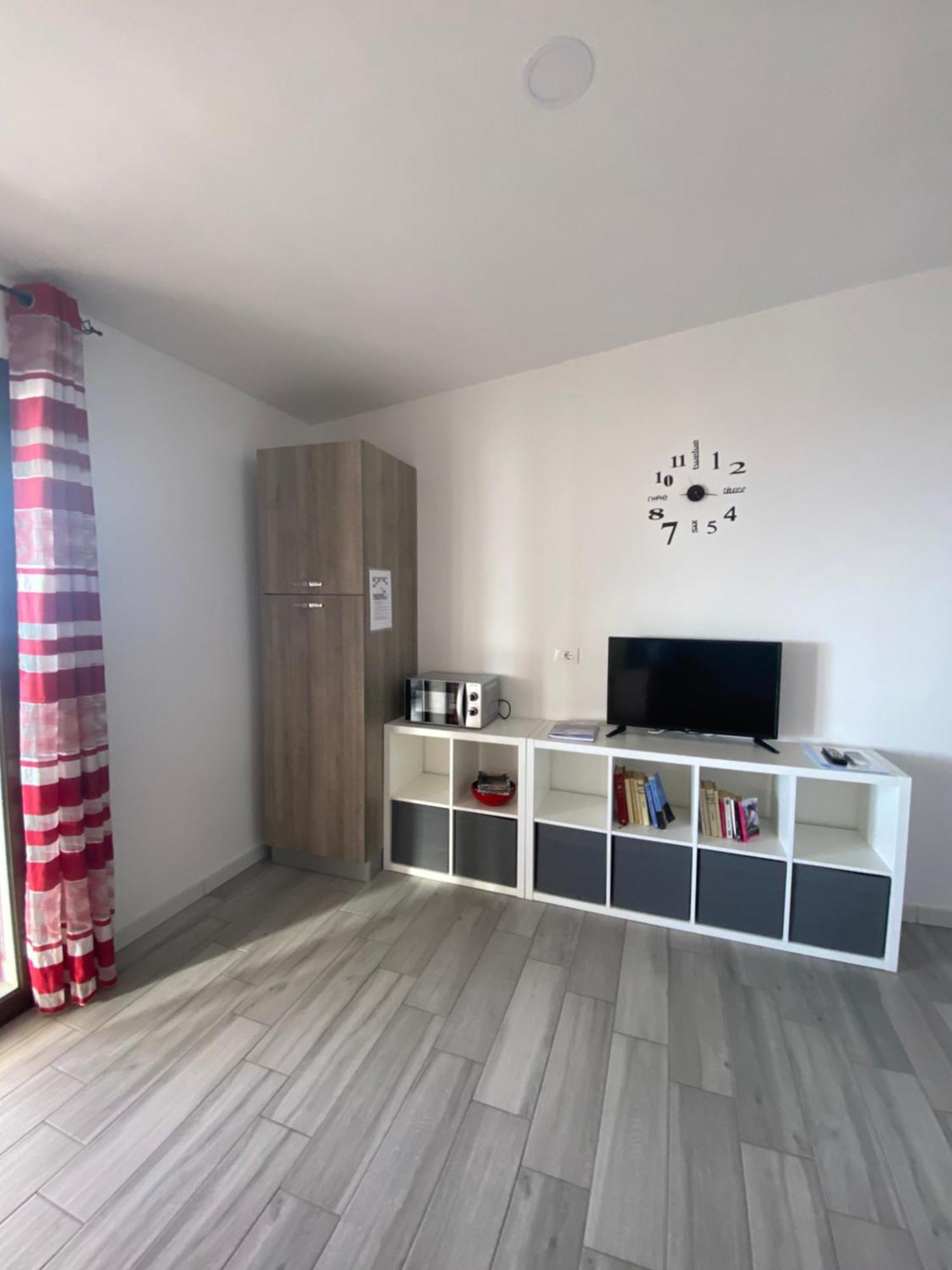 Nora'S Flats Appartement Triscina Buitenkant foto